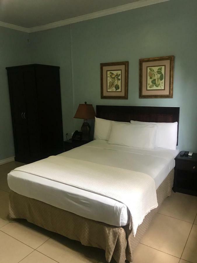 Palms Hotel Trinidad Arouca Exterior foto